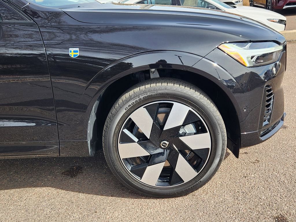 Used 2025 Volvo XC60 T8 Plus w/ Protection Package Premier image 28