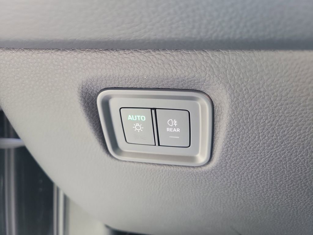 Certified 2025 Porsche Macan image 26