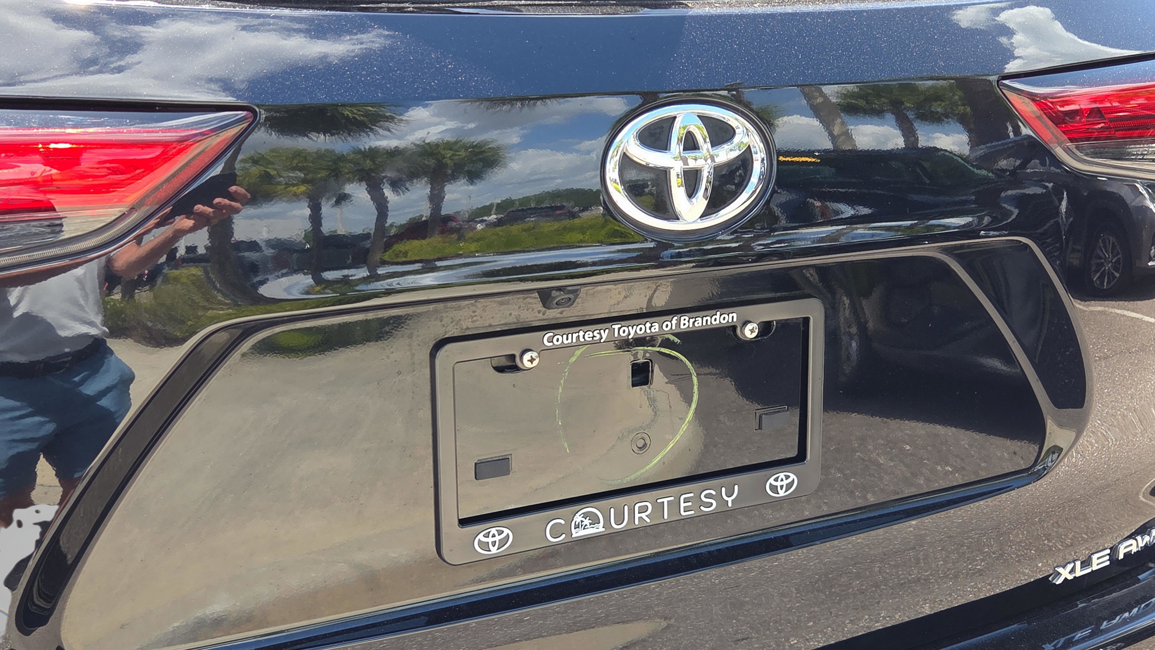 Used 2023 Toyota Highlander XLE image 10