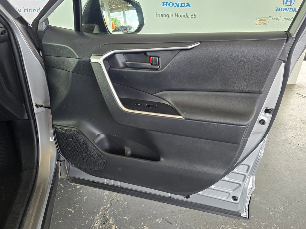 Used 2023 Toyota RAV4 LE AWD/4WD image 18