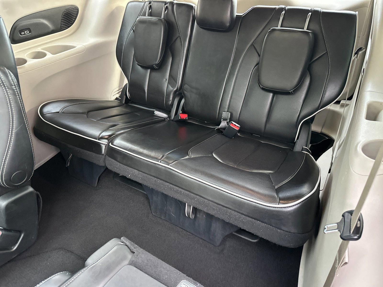 Used 2023 Chrysler Pacifica Limited image 16