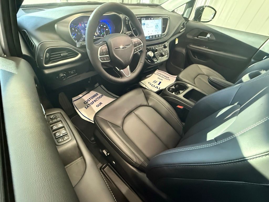 New 2026 Chrysler Pacifica Select image 20