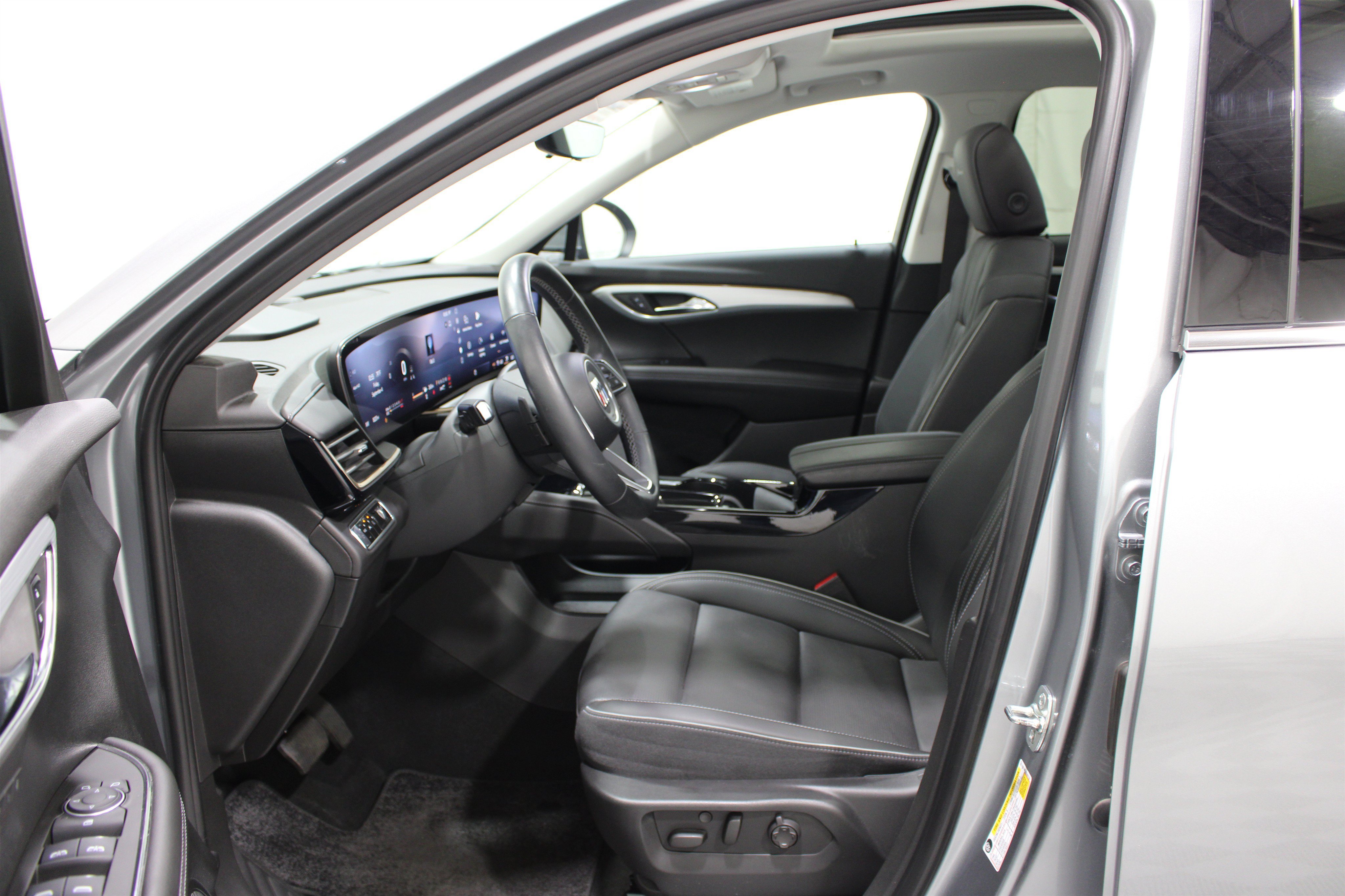 Used 2025 Buick Envision Avenir AWD/4WD image 3
