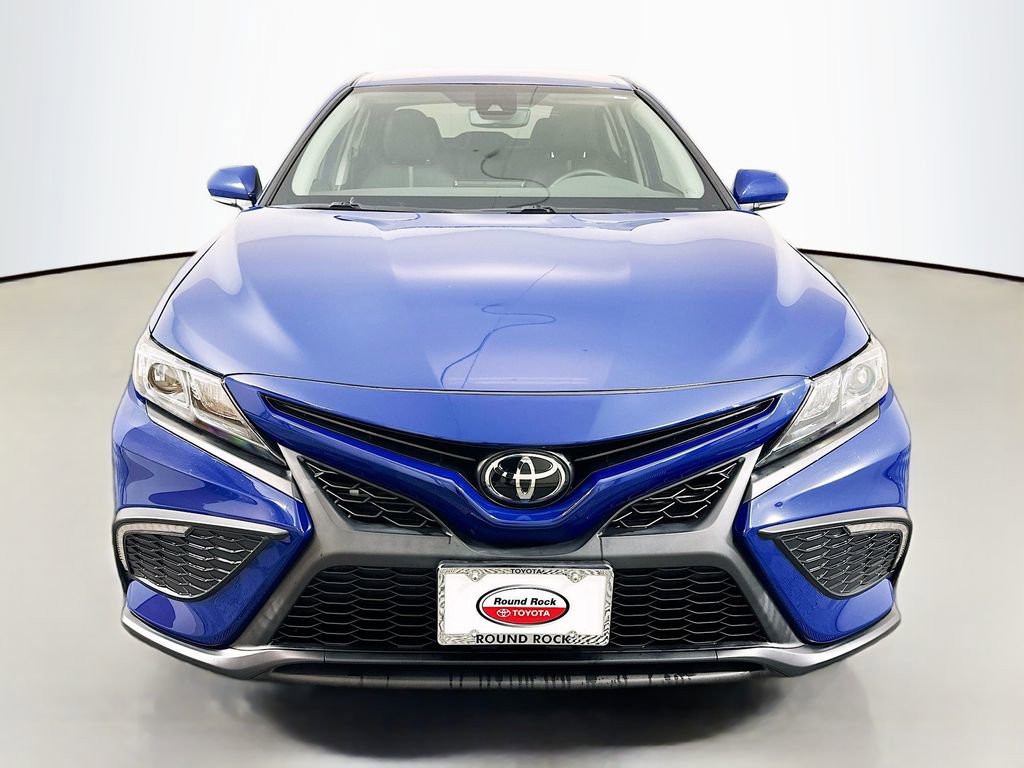 Used 2023 Toyota Camry SE image 2