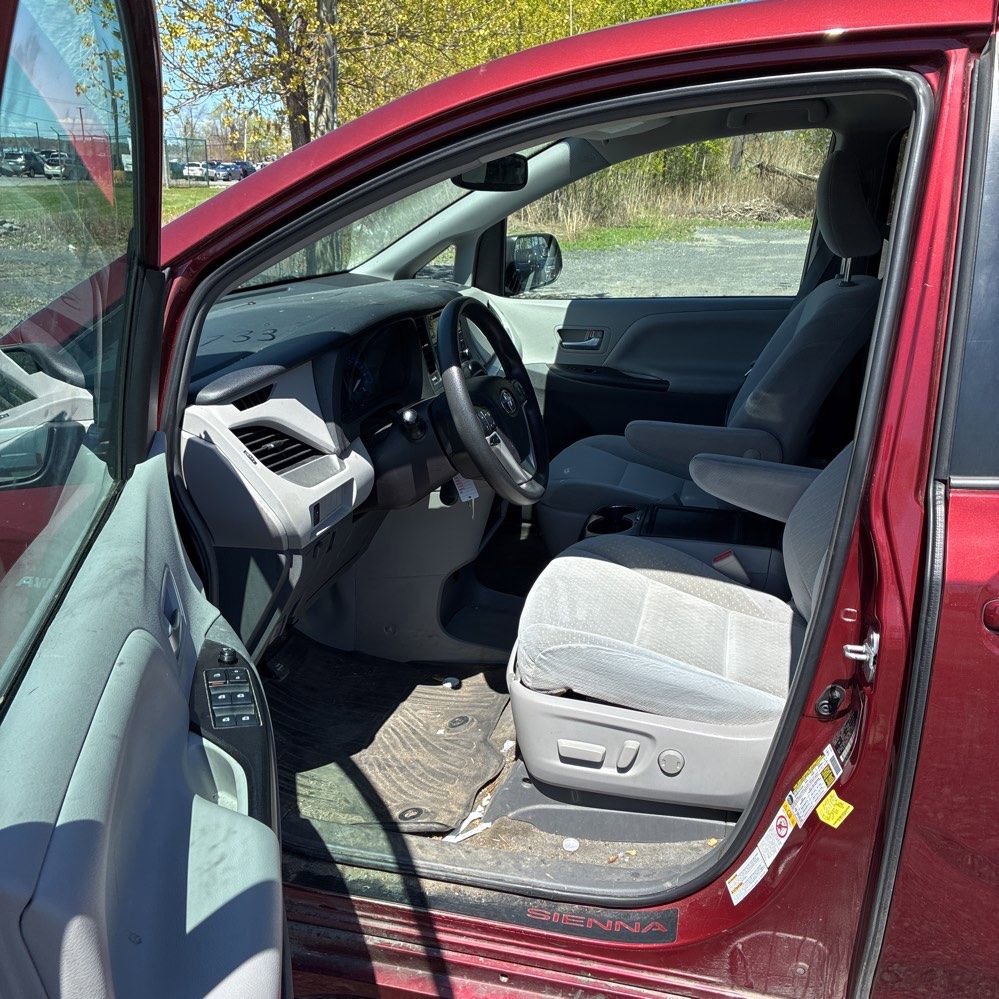 Used 2018 Toyota Sienna LE AWD/4WD image 7