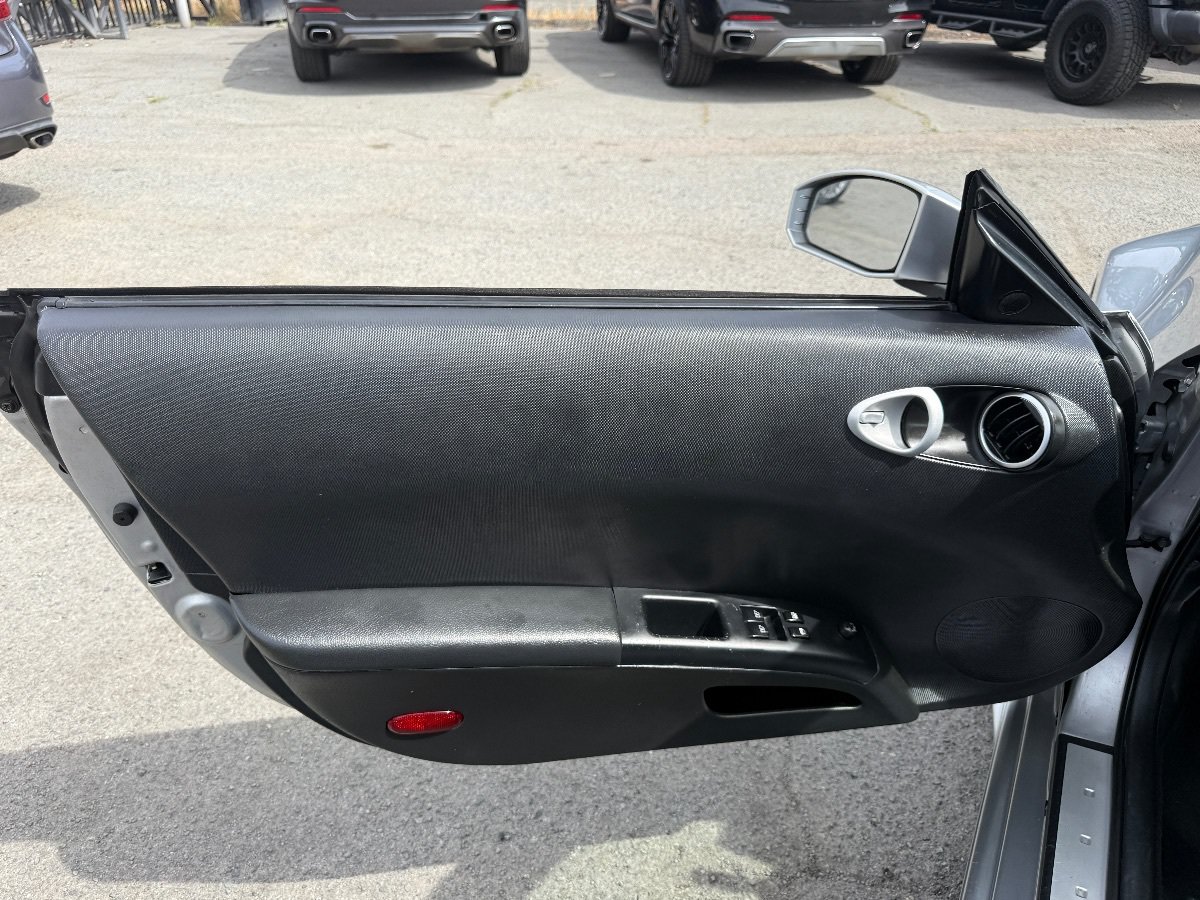 Used 2004 Nissan 350Z Touring RWD image 13