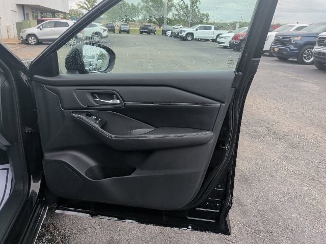 Used 2024 Nissan Rogue SL AWD/4WD image 10
