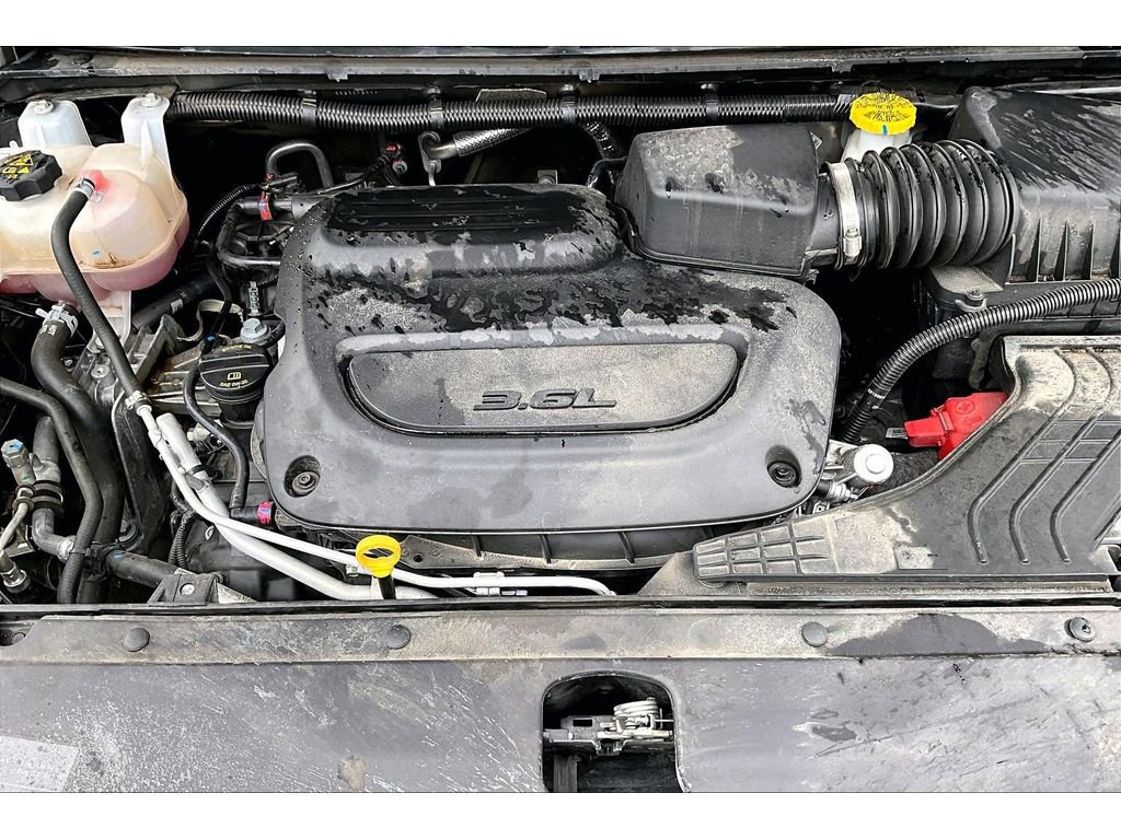 Certified 2025 Chrysler Pacifica Select image 11