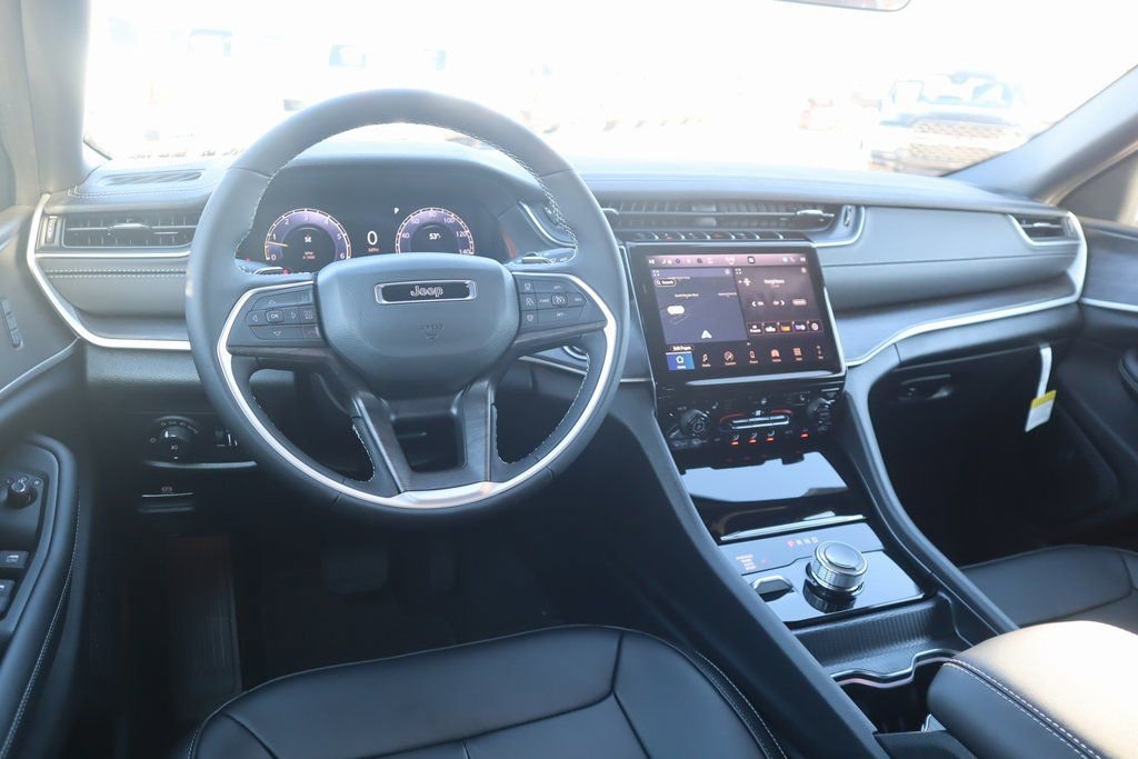 New 2025 Jeep Grand Cherokee Limited image 2