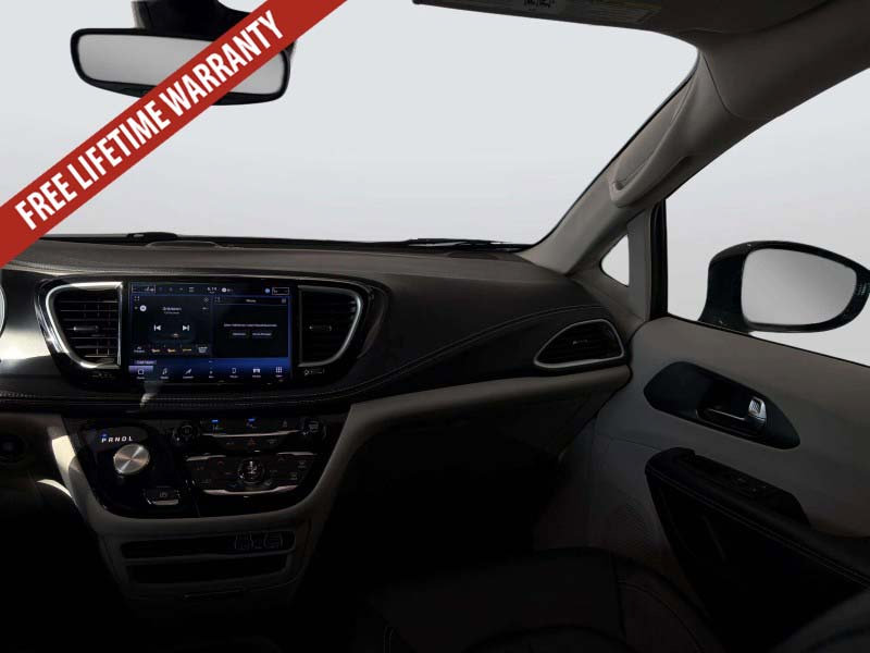 Used 2024 Chrysler Pacifica Limited FWD image 28