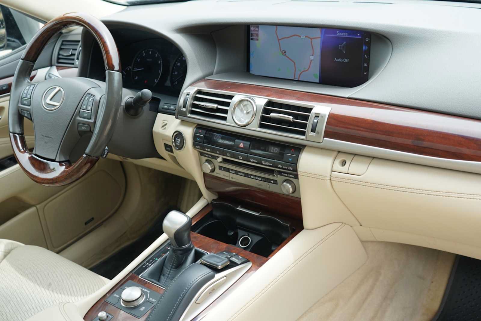 Used 2017 Lexus LS 460 w/ Comfort Package RWD image 25