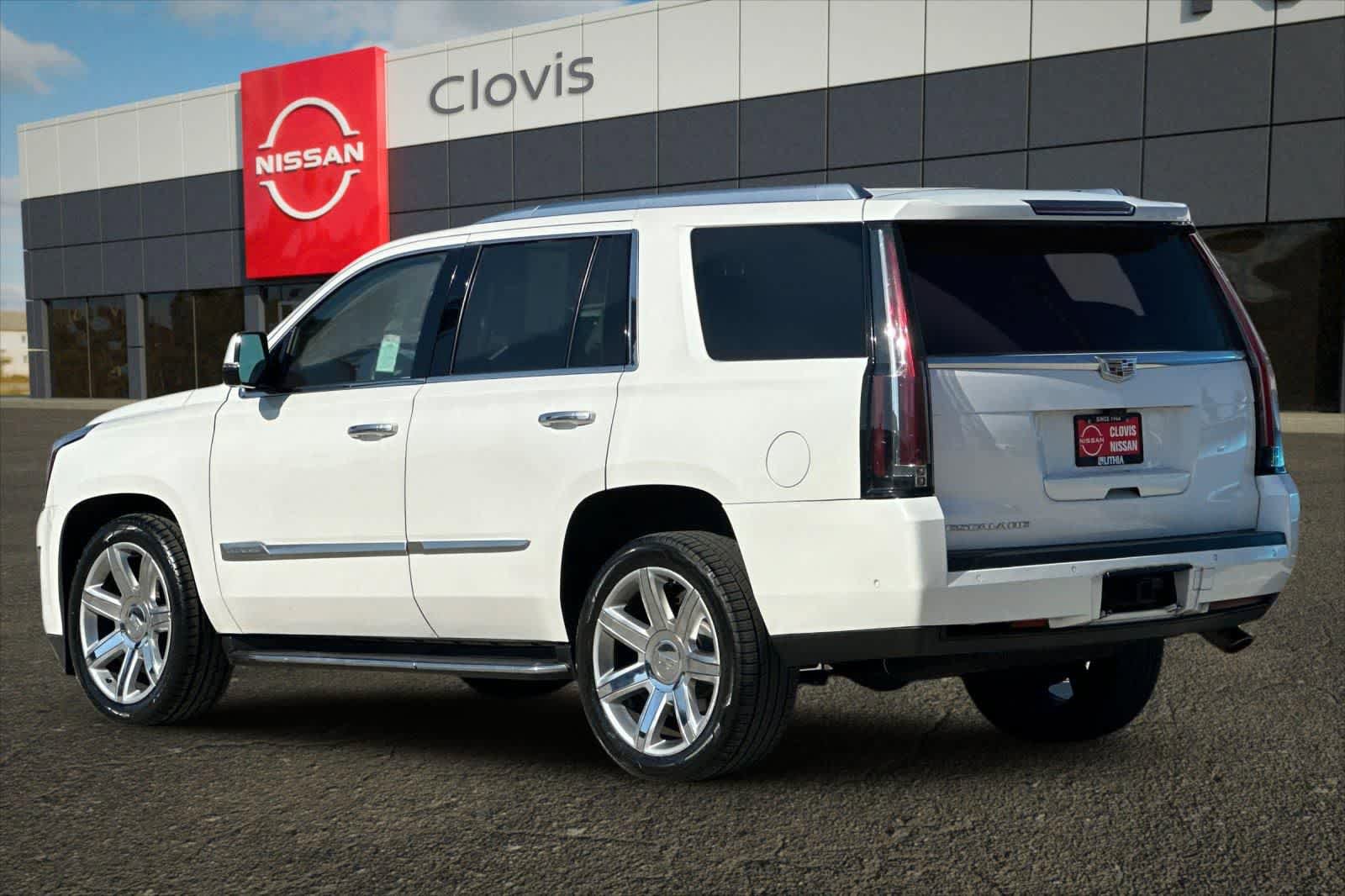Used 2020 Cadillac Escalade Luxury AWD/4WD image 7