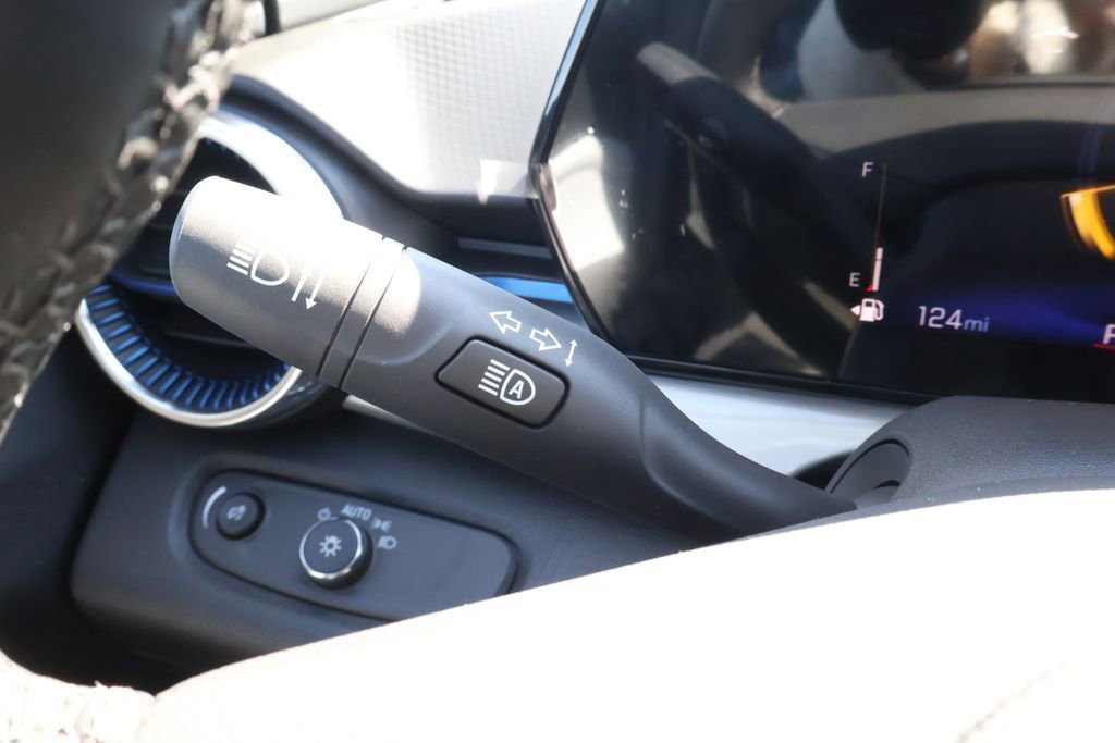 New 2026 Chevrolet Trax LT w/ Sunroof Package FWD image 24