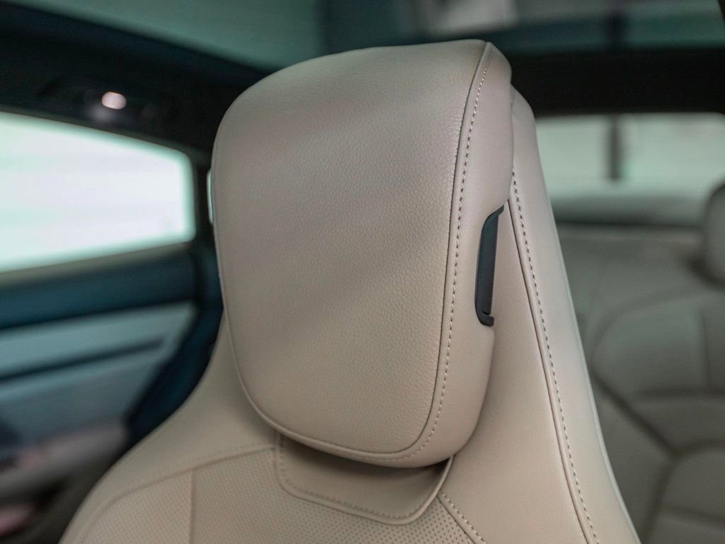 Used 2022 Porsche Taycan 4S image 29