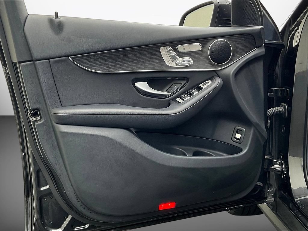Used 2022 Mercedes-Benz GLC 300 4MATIC w/ Multimedia Package Lite image 20