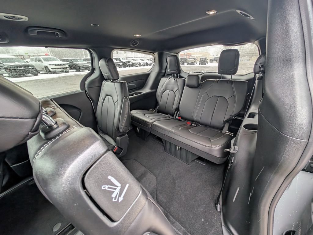 New 2026 Chrysler Pacifica Select w/ S Appearance Package image 17