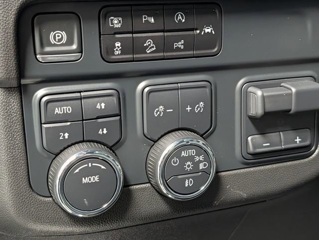 Certified 2025 Chevrolet Suburban Premier AWD/4WD image 21