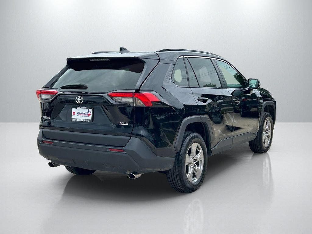 Used 2025 Toyota RAV4 XLE FWD image 5