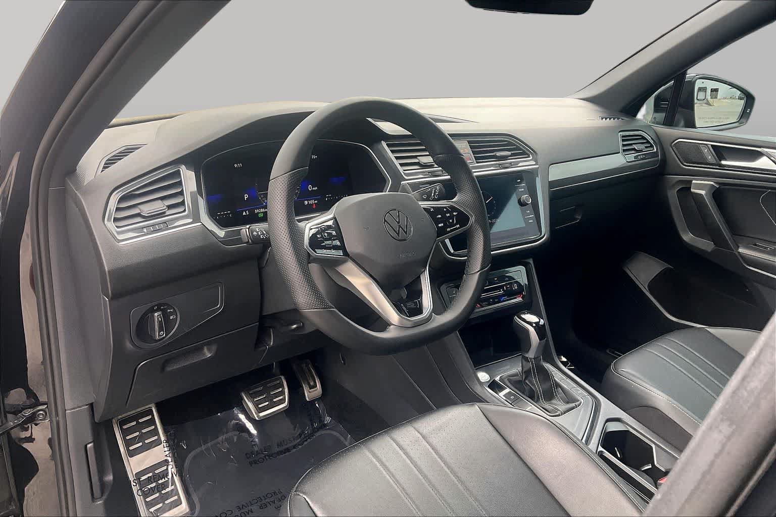 Used 2023 Volkswagen Tiguan SE R-Line FWD image 18