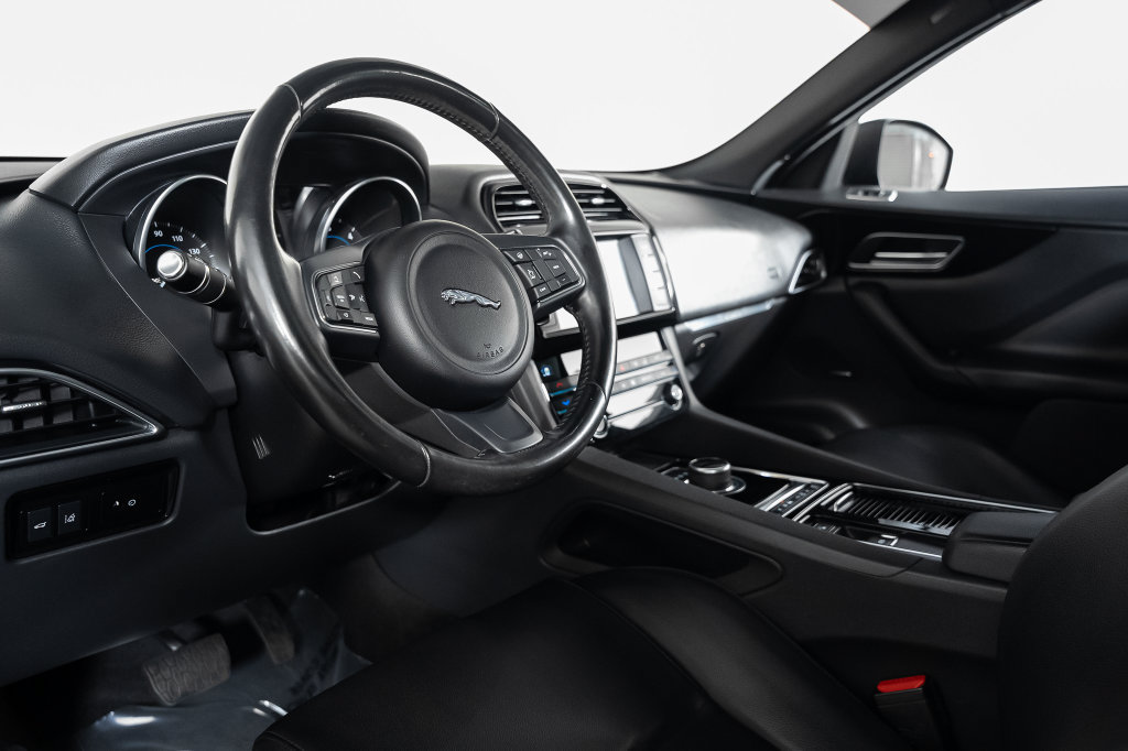 Used 2018 Jaguar F-PACE Premium AWD/4WD image 28