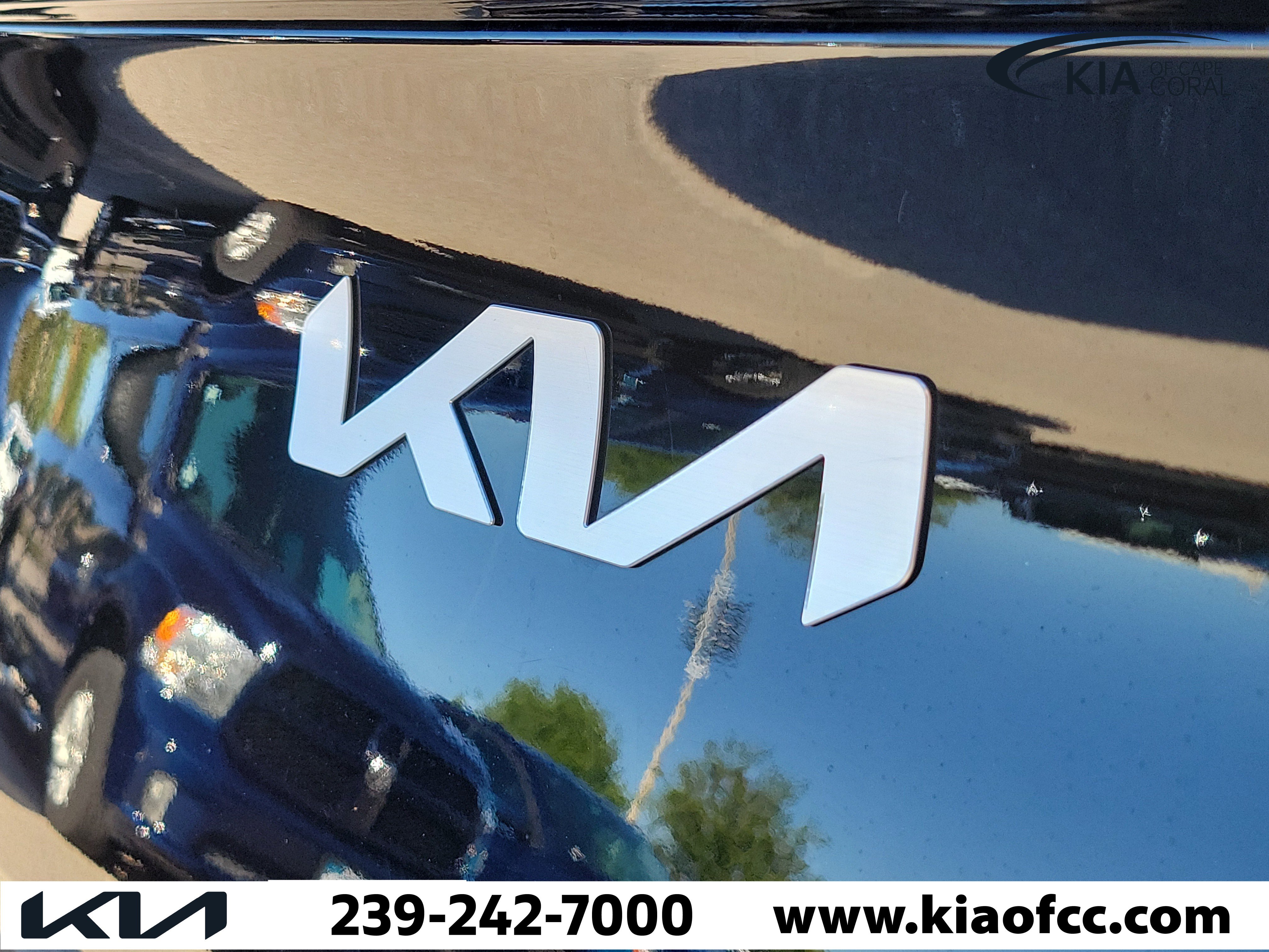 Certified 2025 Kia Sportage EX FWD image 8