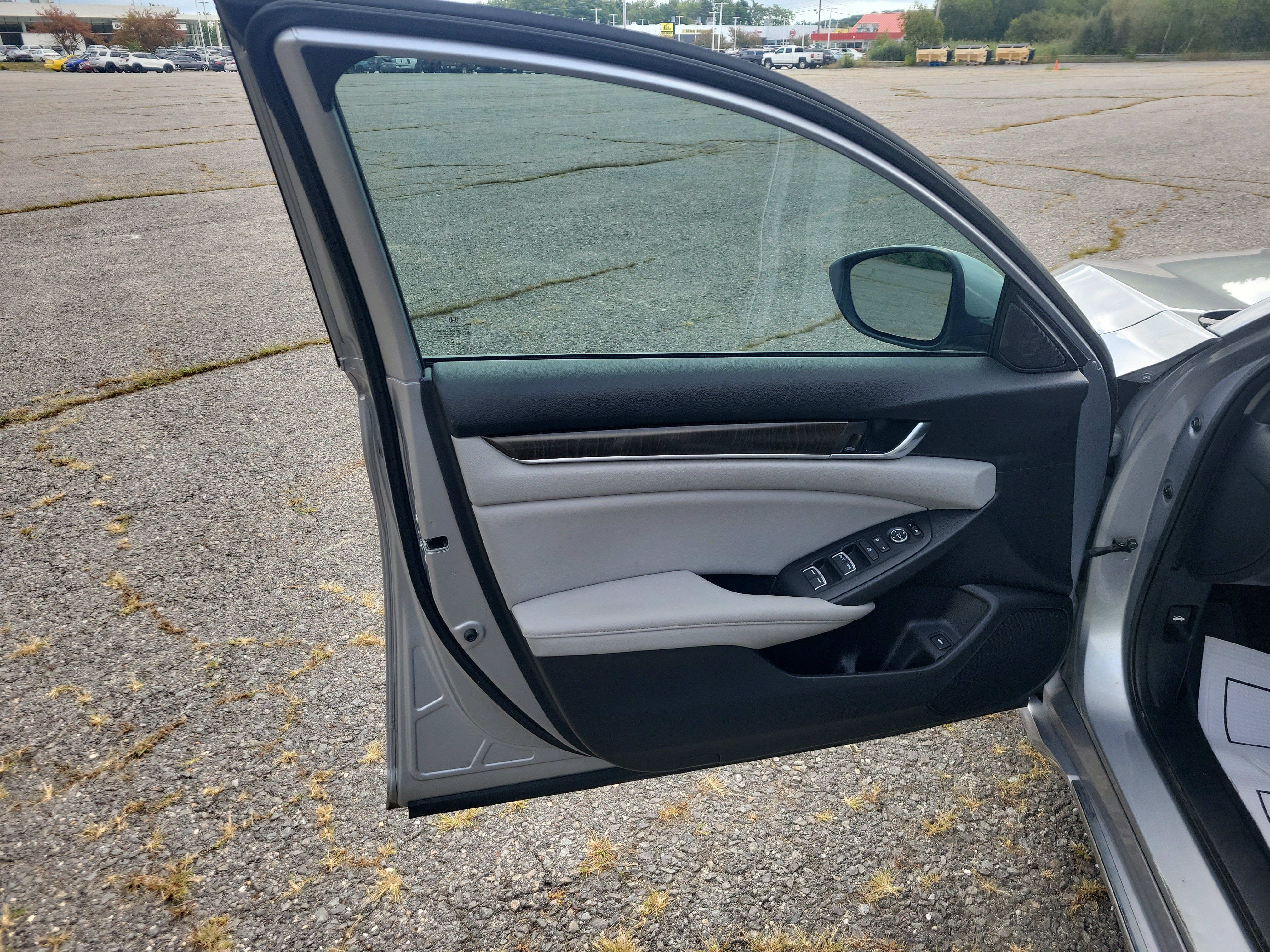 Used 2018 Honda Accord EX image 15