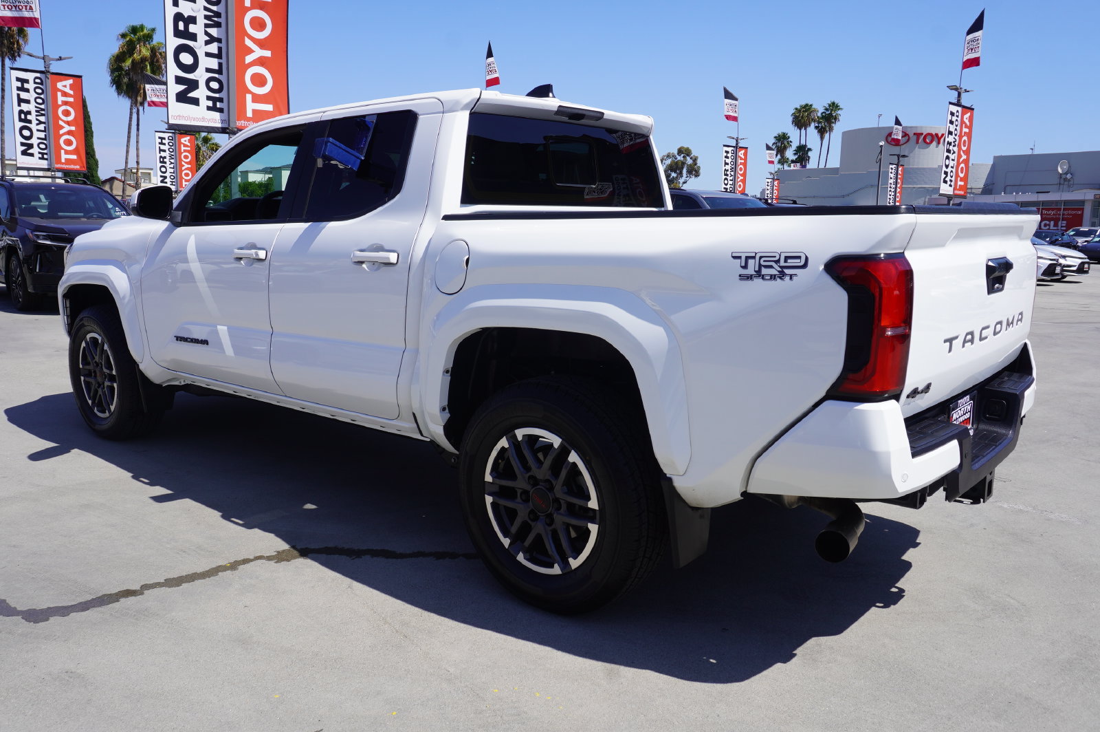 Used 2024 Toyota Tacoma TRD Sport w/ TRD Sport Upgrade Package AWD/4WD image 5