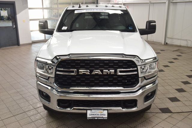Used 2024 RAM 3500 SLT w/ Quick Order Package 2YG SLT AWD/4WD image 2