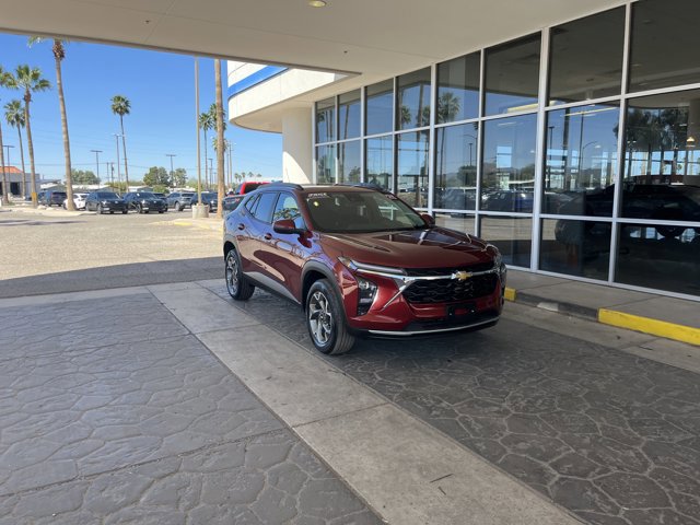 Used 2025 Chevrolet Trax LT w/ LT Convenience Package image 5