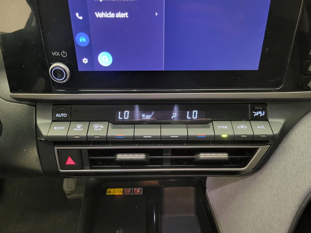 Used 2025 Toyota Camry LE image 31