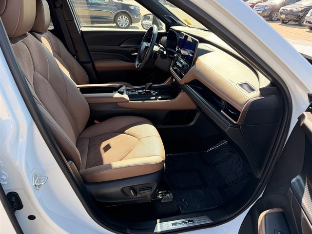 Used 2024 Toyota Grand Highlander AWD Hybrid image 3