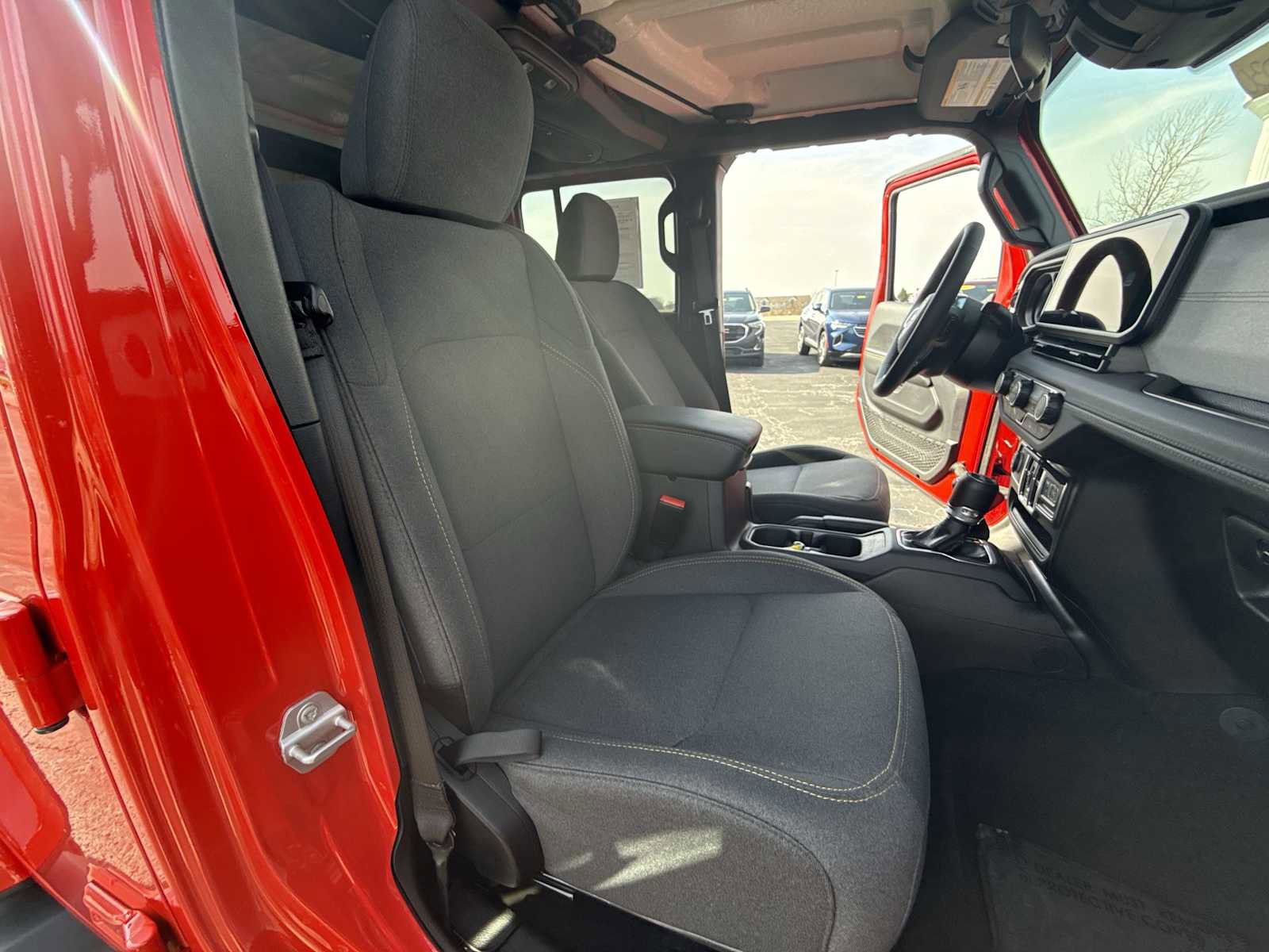 Used 2025 Jeep Wrangler Unlimited Sahara AWD/4WD image 24