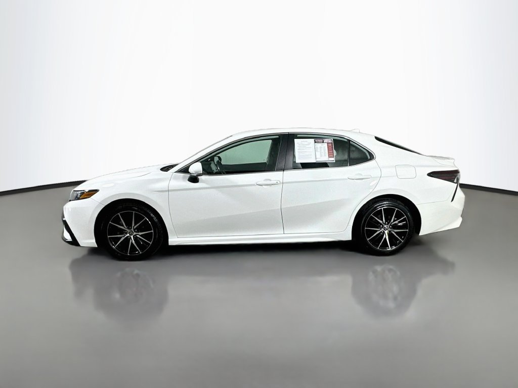 Used 2024 Toyota Camry SE FWD image 5