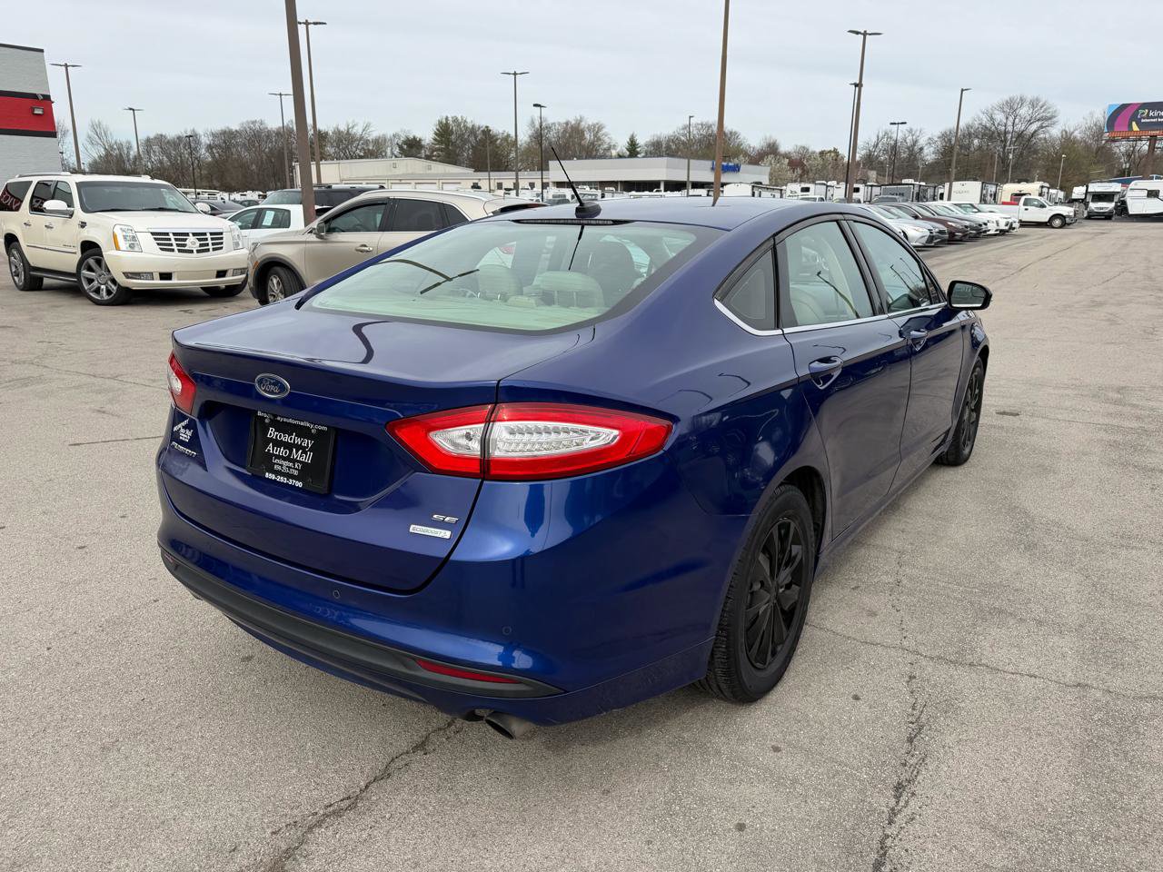 Used 2016 Ford Fusion SE image 3