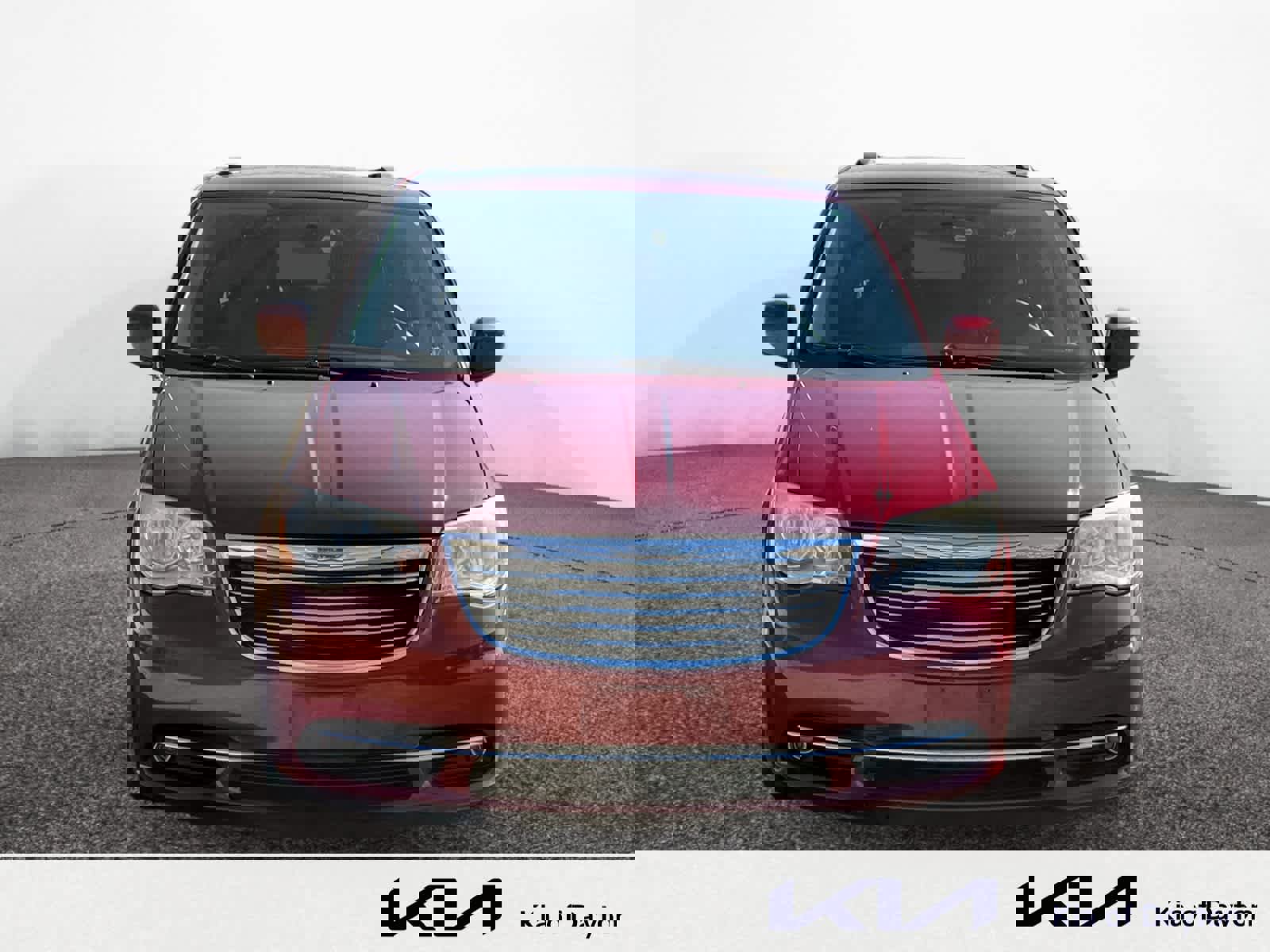 Used 2013 Chrysler Town & Country Touring image 8