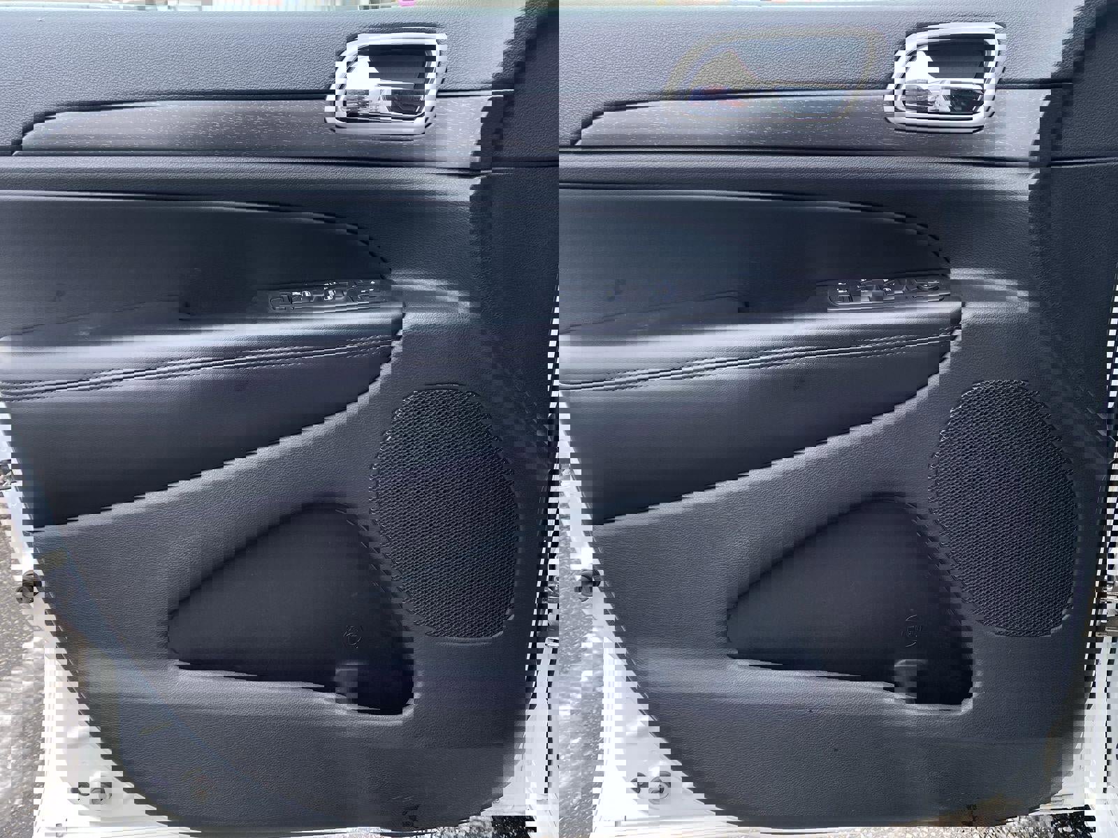 Used 2017 Jeep Grand Cherokee Altitude image 14