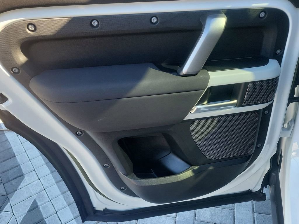 Used 2023 Land Rover Defender 110 X-Dynamic SE image 21