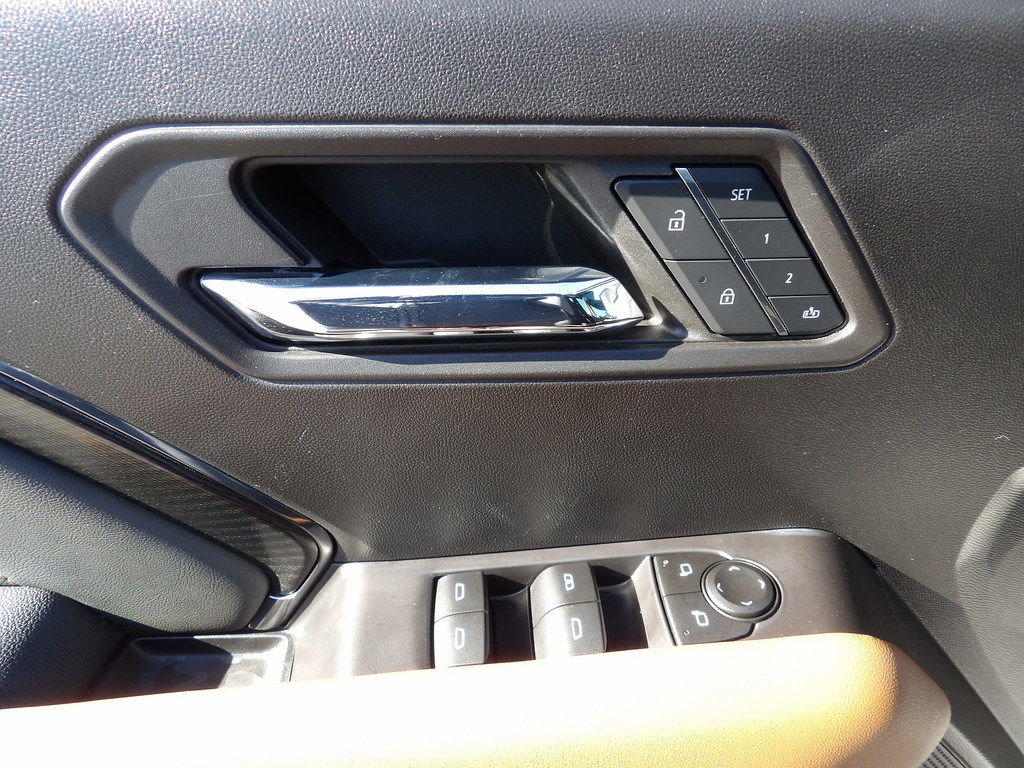 Used 2023 GMC Canyon AT4 w/ AT4 Premium Package image 15