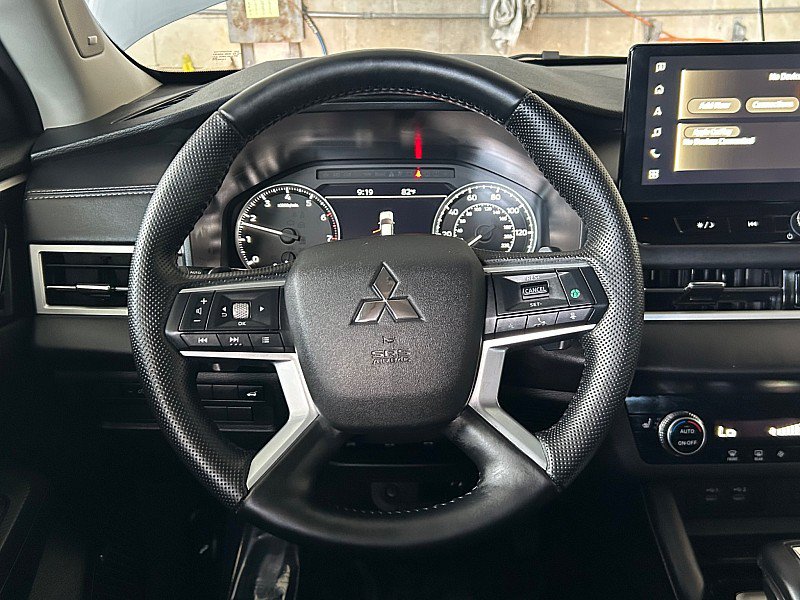 Used 2026 Mitsubishi Outlander SE FWD image 22