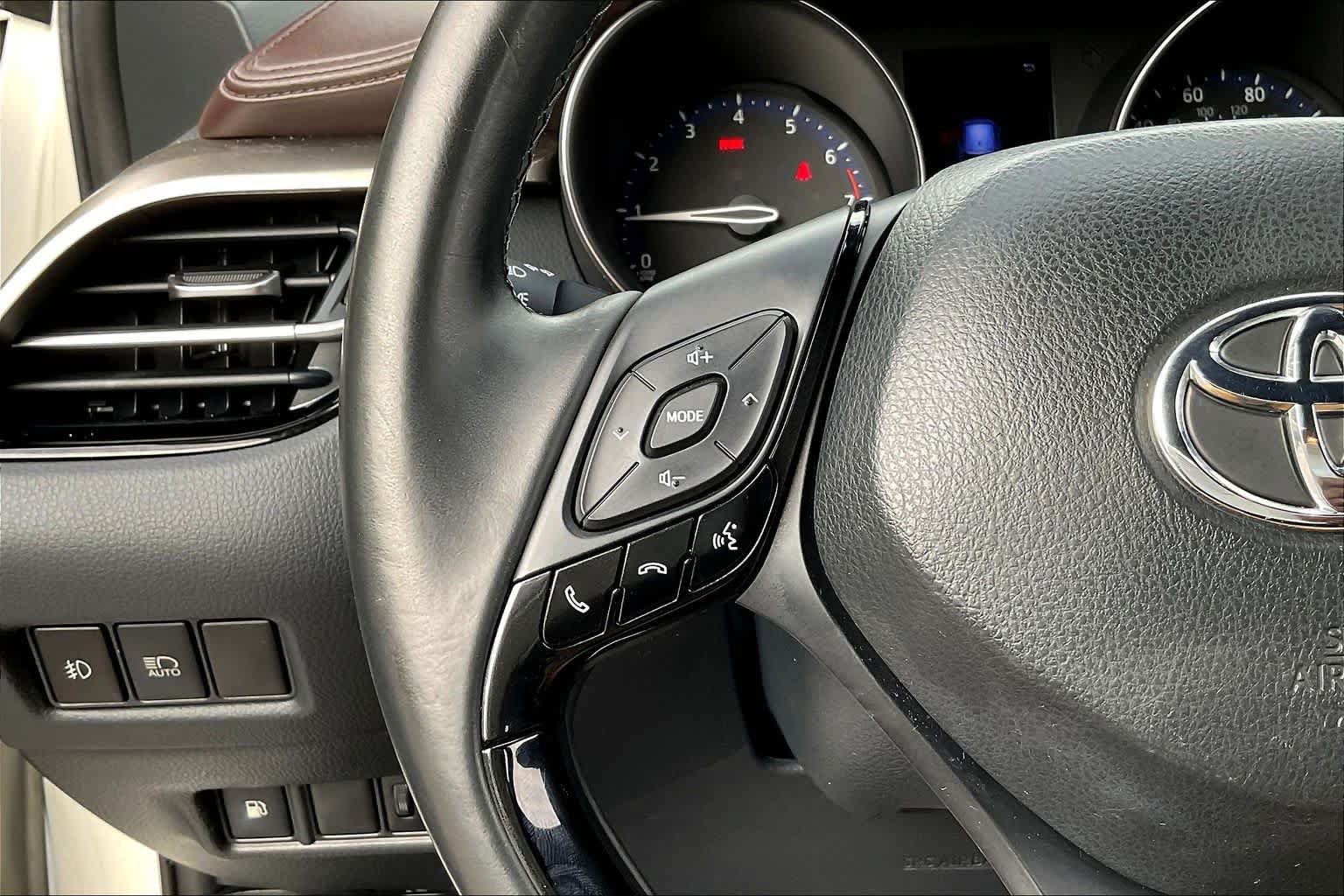 Used 2019 Toyota C-HR Limited FWD image 23