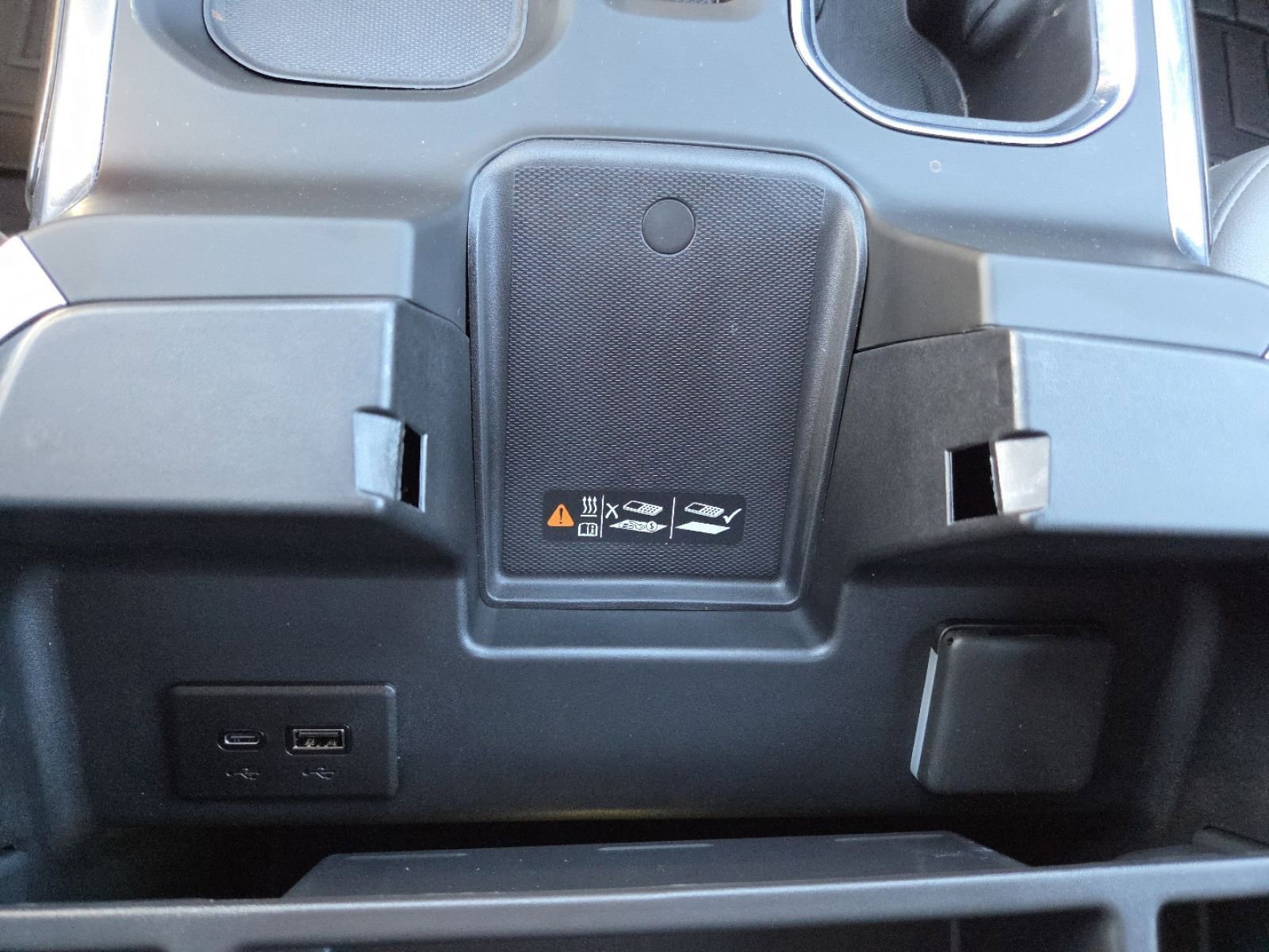 Used 2025 GMC Sierra 1500 SLT w/ SLT Convenience Package image 8