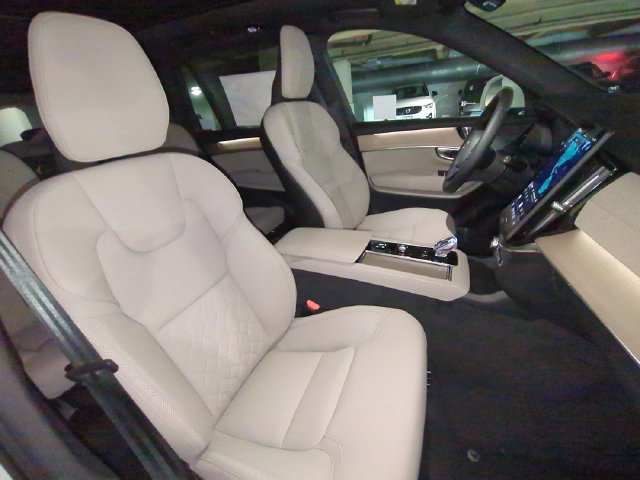 New 2026 Volvo XC90 T8 Plus w/ Protection Package AWD/4WD image 30