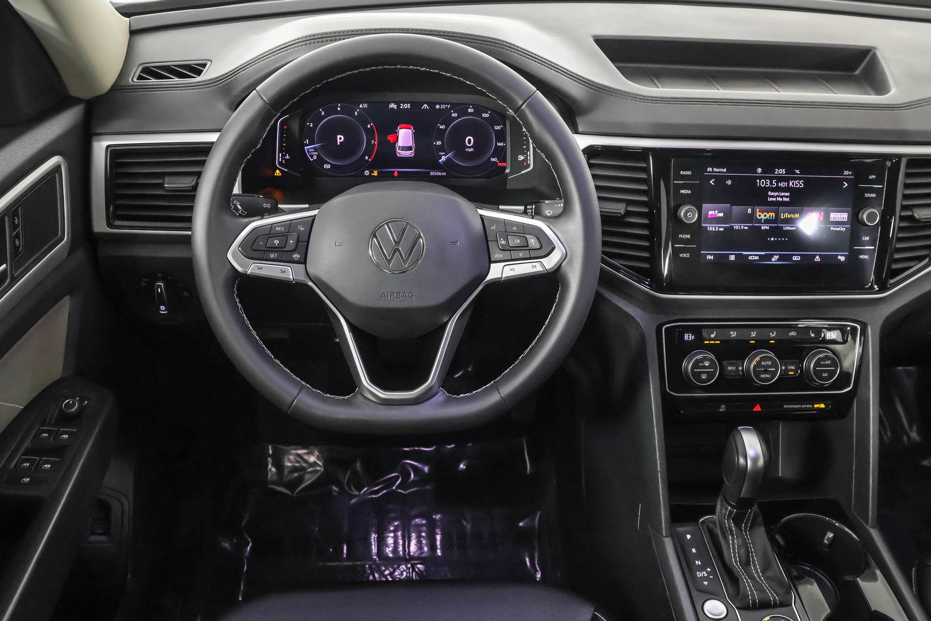 Used 2023 Volkswagen Atlas SE w/ Black Wheel Package image 39