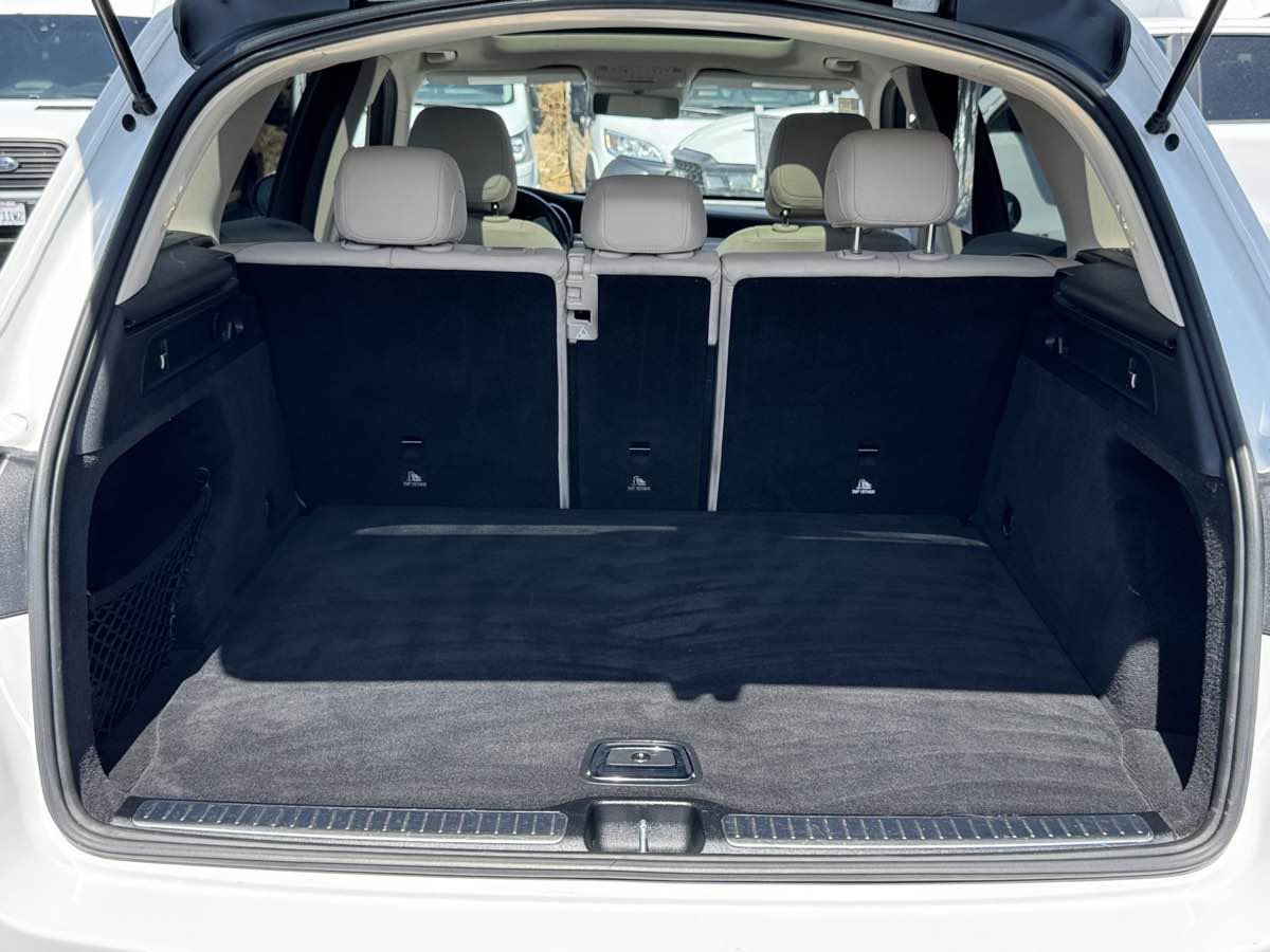 Used 2020 Mercedes-Benz GLC 300 4MATIC image 9