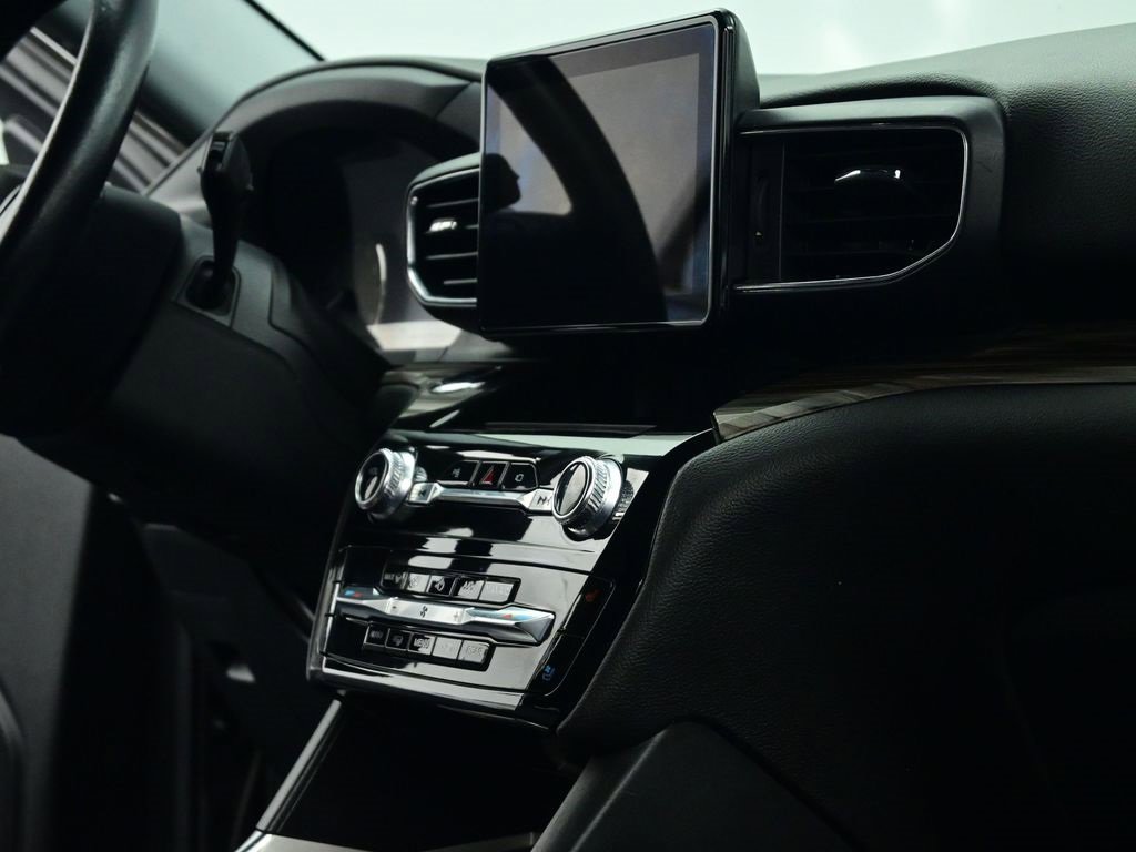 Used 2022 Ford Explorer Limited w/ Equipment Group 301A image 27