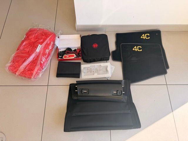 Used 2015 Alfa Romeo 4C Spider w/ Convenience Group image 35