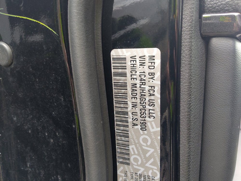 Used 2023 Jeep Grand Cherokee Laredo AWD/4WD image 33
