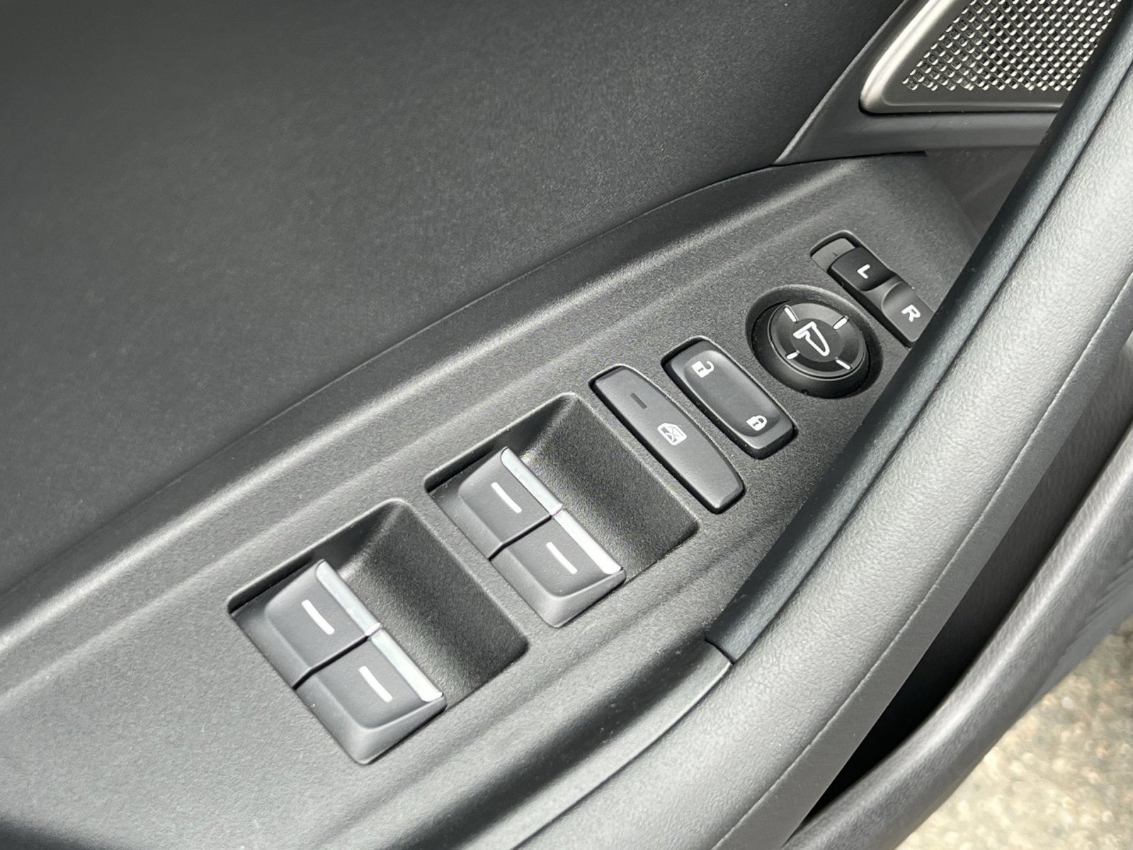 Certified 2025 Acura TLX w/ Technology Package image 12