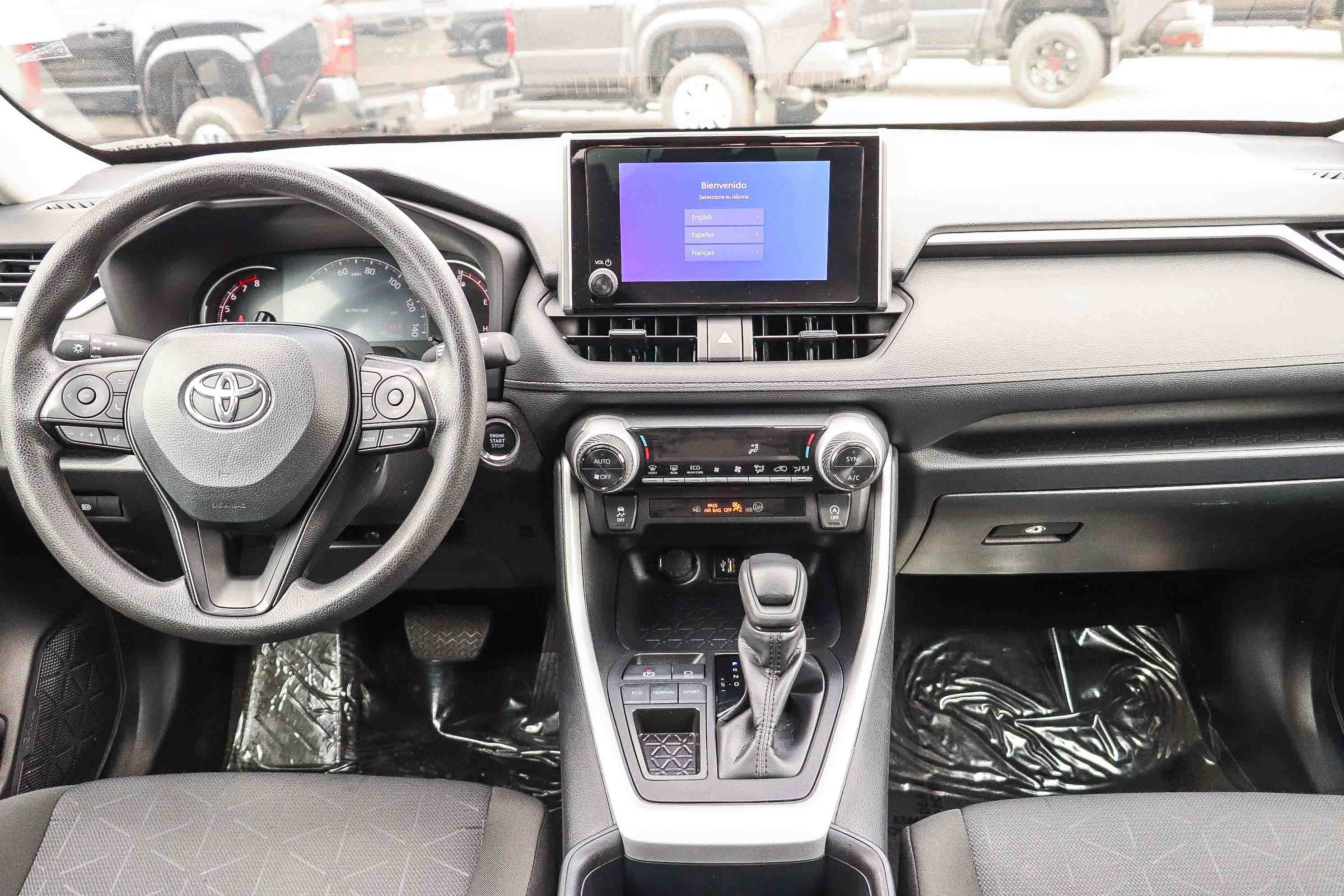 Used 2025 Toyota RAV4 XLE FWD image 12
