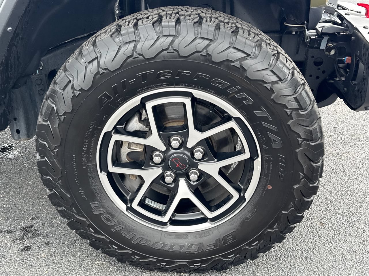 Used 2025 Jeep Wrangler Unlimited Rubicon w/ Technology Group AWD/4WD image 9